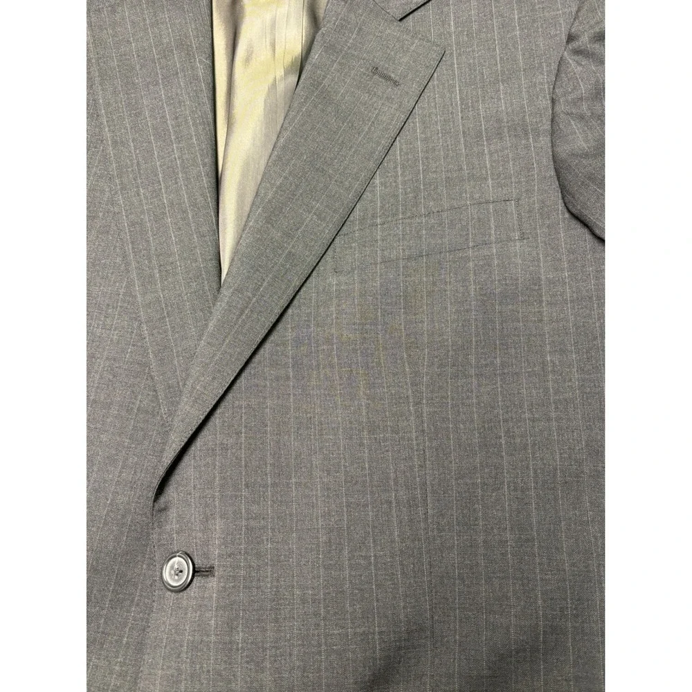 Brooks Brothers introduce touch